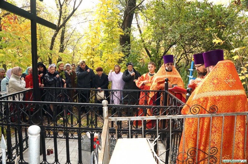 На могиле священномученика Михаила Платонова — в день памяти святого покровителя храма