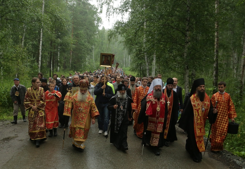 Крестный ход от Храма-на-Крови до Ганиной Ямы 17 июля 2015 г.