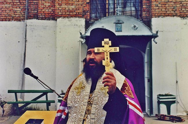 Молебен у строящегося Михаило- Архангельского собора г. Рыбница. Октябрь 1995 года