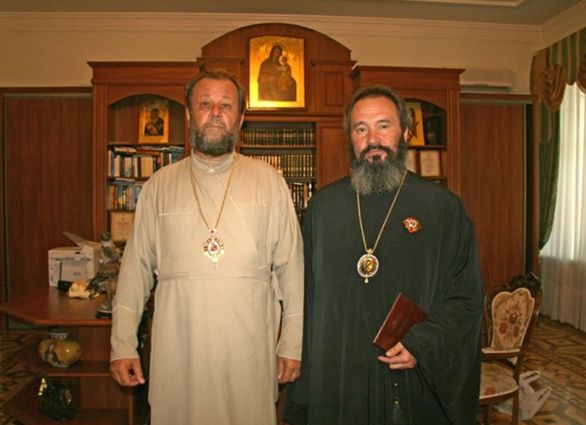 Вручение высшего ордена Православной Церкви Молдовы в честь благоверного господаря Стефана Великого I степени митрополитом Кишиневским и всея Молдовы Владимиром. 30 августа 2010 года
