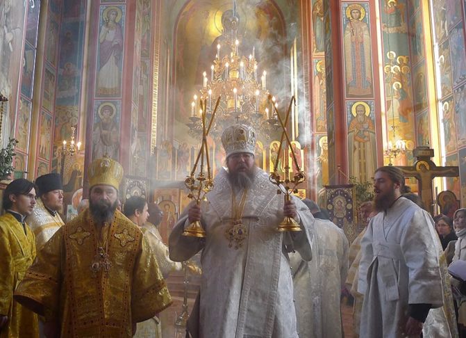 С Блаженнейшим Архиепископом Вашингтонским, митрополитом всея Америки и Канады Ионой. Свято-Николаевский кафедральный собор Вашингтона. 9 января 2011 года