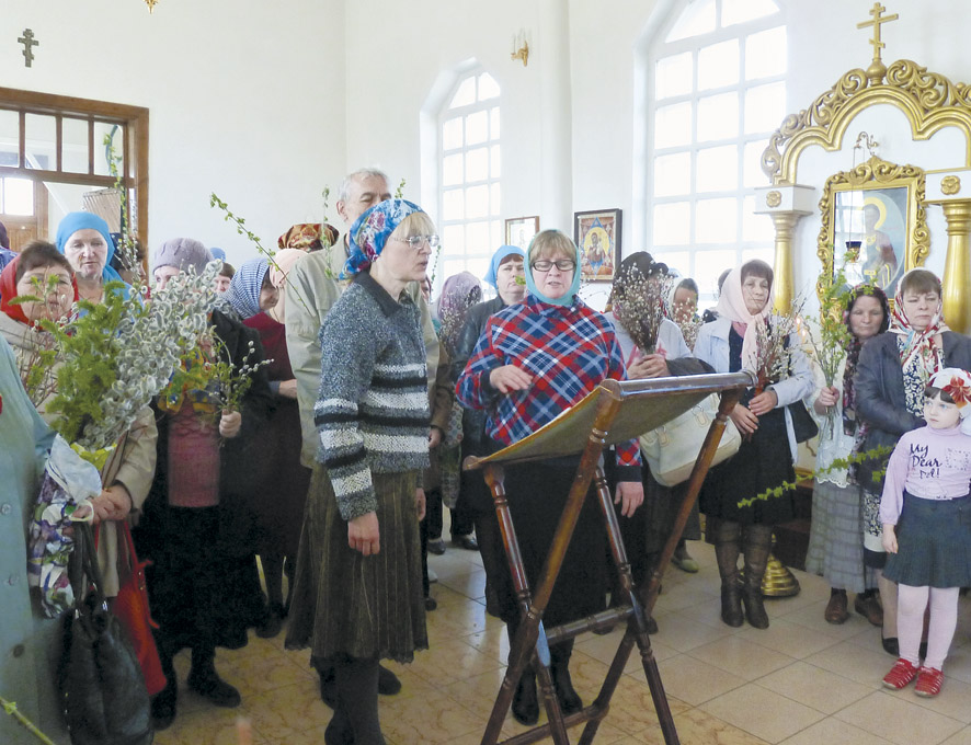 Хор в храме маленький, но слаженный и дружный