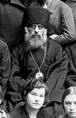 Владыка Григорий с духовенством и мирянами Бежецка (1930-е годы; фрагмент). Для просмотра всей фотографии кликните по фрагменту левой кнопкой мыши.