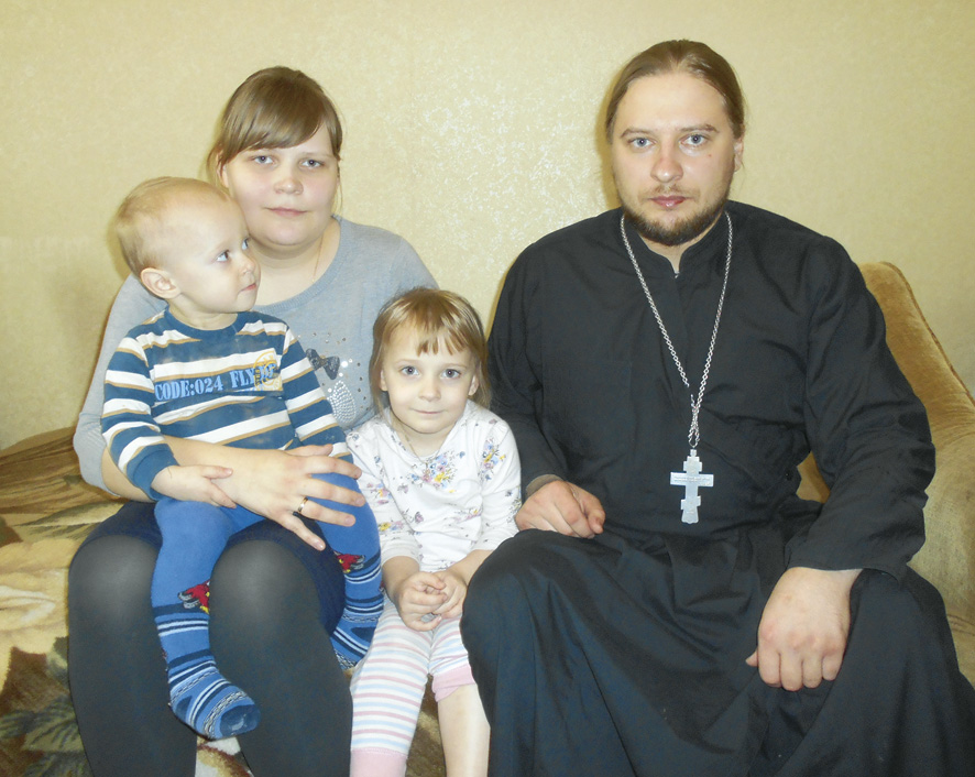 Отец Роман Болотнов, матушка Анастасия, Анна и Марк