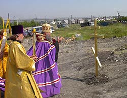 Епископ Саратовский и Вольский Лонгин освятил место под строительство храма во имя святителей Василия Великого, Григория Богослова, Иоанна Златоуста в поселке Поливановка Ленинского района г. Саратова