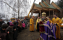 Освящение куполов и крестов для строящегося храма в честь Рождества Божией Матери п. Мирный Кировского района Саратова