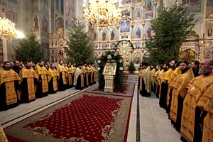 Епископ Саратовский и Вольский Лонгин совершил Великую Рождественскую вечерню в храме в честь Покрова Божией Матери города Саратова