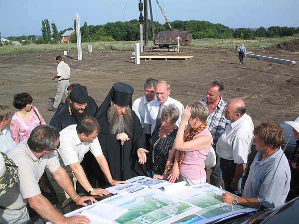 Архипастырская поездка по Вольскому благочинию, 2005 год