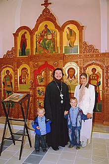 Отец Михаил с семьей