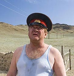 Роман Мадянов, исполнитель роли милиционера Рябова, удостоен премии «Ника» за лучшую мужскую роль второго плана Роман Мадянов, исполнитель роли милиционера Рябова, удостоен премии «Ника» за лучшую мужскую роль второго плана