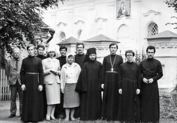 С сокурсниками по семинарии (второй справа), 1987 год. Фото из личного архива протодиакона Андрея Кураева С сокурсниками по семинарии (второй справа), 1987 год. Фото из личного архива протодиакона Андрея Кураева
