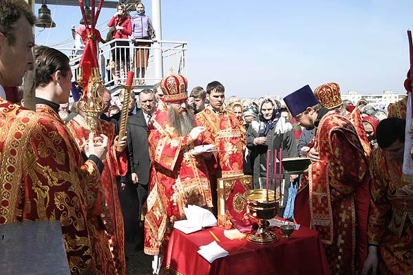 Чин основания храма, г. Саратов, 2005 год  