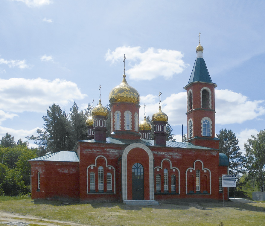 Храм во имя великомученика Димитрия Солунского в Лысых Горах