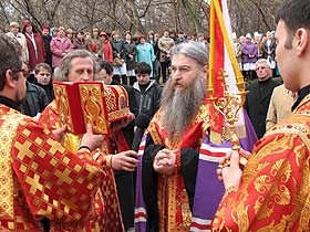 Епископ Саратовский и Вольский Лонгин совершил молебен на начало строительства храма во имя святителя Луки (Войно-Ясенецкого) в 3-й клинической больнице г. Саратова