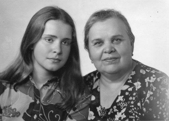 Клавдия Евгеньевна с внучкой Машей. 1977-й год. События, описанные в этом рассказе, произойдут почти через 20 лет. Фотография предоставлена М.Г. Жуковой