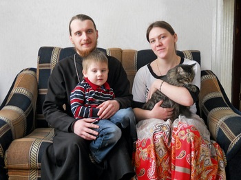 Отец Сергий, матушка Татьяна, Тихон и Мося