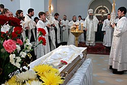 5 марта в Покровском храме города Петровска Преосвященнейший Епископ Лонгин совершил отпевание почившего протоиерея Вячеслава Спиридонова