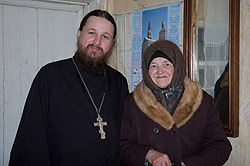 Священник Александр Овчинников и Мария Васильевна Бирюкова. Фото Юлии Ракиной