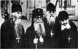 Слева направо: архимандрит Модест (Гамов), митрополит Зиновий (Мажуга), схиархимандрит Серафим (Романцов), схиархимандрит Андроник (Лукаш)
