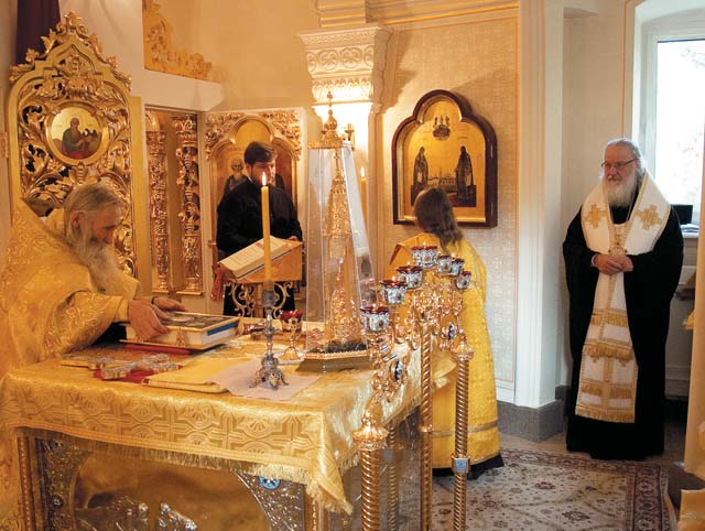 Литургия в домовом храме в Переделкине