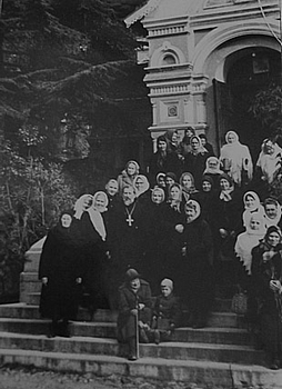 Прот. Михаил Семенюк с ялтинским приходом. 1950–е гг.