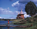 По воду. Деревня Погост, Пудожский район, Карелия, Россия. 18 августа 2007. По воду. Деревня Погост, Пудожский район, Карелия, Россия. 18 августа 2007.
