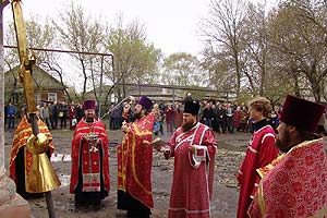 На колокольню храма в честь Рождества Христова в селе Романовка установлены главка и крест