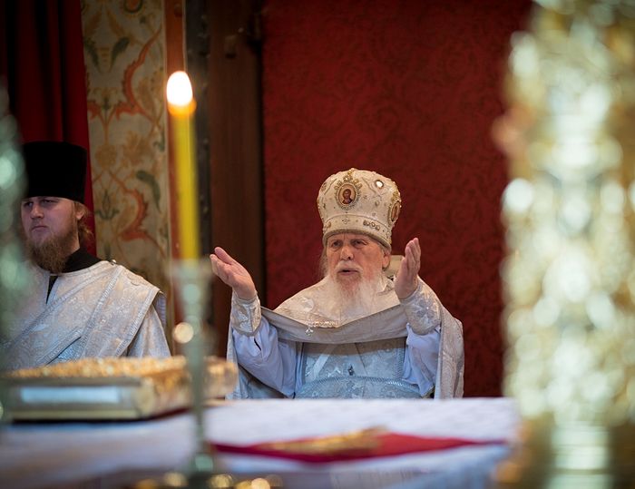 Архимандрит Лаврентий (Постников) и иеродиакон Памфил (Осокин). Служение Литургии