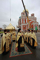 Установка куполов и крестов на храм в честь Покрова Пресвятой Богородицы.jpg