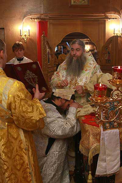 Хиротония  в храме с. Старая Жуковка, октябрь 2008 года 