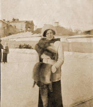 Ольга Алексеевна Алфионова на катке в Саратове, зима 1914–1915 года