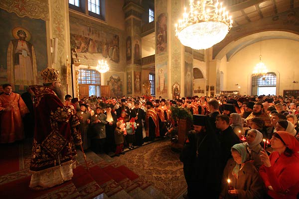 Благодатный огонь в Саратове. Пасха, 2007 год