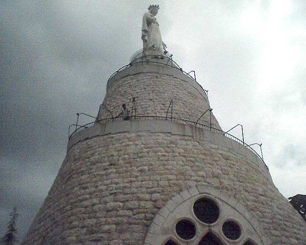 Статуя Божией Матери на горе Харисса Статуя Божией Матери на горе Харисса