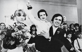Последний звонок, 1979 год. Фото из личного архива протодиакона Андрея Кураева Последний звонок, 1979 год. Фото из личного архива протодиакона Андрея Кураева