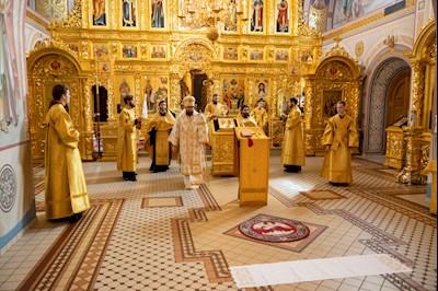 Митрополит Игнатий совершил таинство Венчания в Свято-Троицком кафедральном соборе г. Саратова