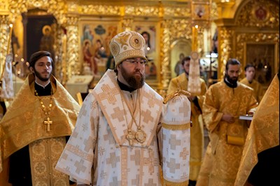 Митрополит Игнатий совершил таинство Венчания в Свято-Троицком кафедральном соборе г. Саратова