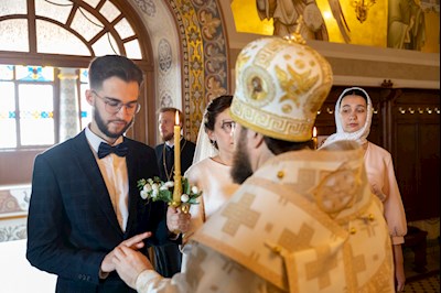 Митрополит Игнатий совершил таинство Венчания в Свято-Троицком кафедральном соборе г. Саратова