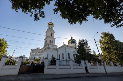 Митрополит Игнатий совершил Божественную литургию в Духосошественском соборе г. Саратова