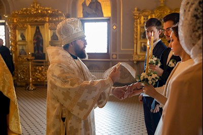 Митрополит Игнатий совершил таинство Венчания в Свято-Троицком кафедральном соборе г. Саратова
