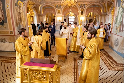 Митрополит Игнатий совершил таинство Венчания в Свято-Троицком кафедральном соборе г. Саратова