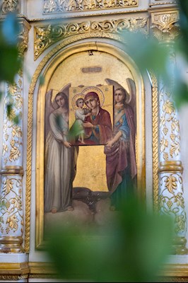 Митрополит Игнатий совершил Божественную литургию в Духосошественском соборе г. Саратова