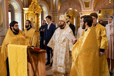 Митрополит Игнатий совершил таинство Венчания в Свято-Троицком кафедральном соборе г. Саратова