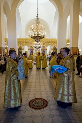 Митрополит Игнатий совершил Божественную литургию в соборном храме святителя Спиридона Тримифунтского г. Саратова