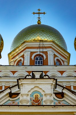 В Покровском соборе Саратова встретили ковчег с частицей мощей святого великомученика Пантелеимона