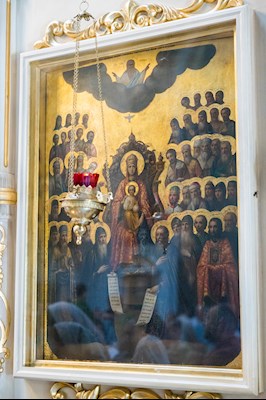 Митрополит Игнатий совершил Божественную литургию в Духосошественском соборе г. Саратова