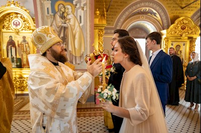 Митрополит Игнатий совершил таинство Венчания в Свято-Троицком кафедральном соборе г. Саратова