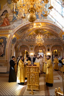 Митрополит Игнатий совершил таинство Венчания в Свято-Троицком кафедральном соборе г. Саратова
