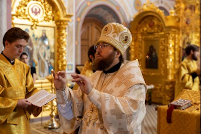 Митрополит Игнатий совершил таинство Венчания в Свято-Троицком кафедральном соборе г. Саратова