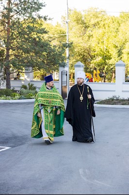 Митрополит Игнатий совершил Божественную литургию в Духосошественском соборе г. Саратова