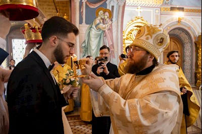 Митрополит Игнатий совершил таинство Венчания в Свято-Троицком кафедральном соборе г. Саратова